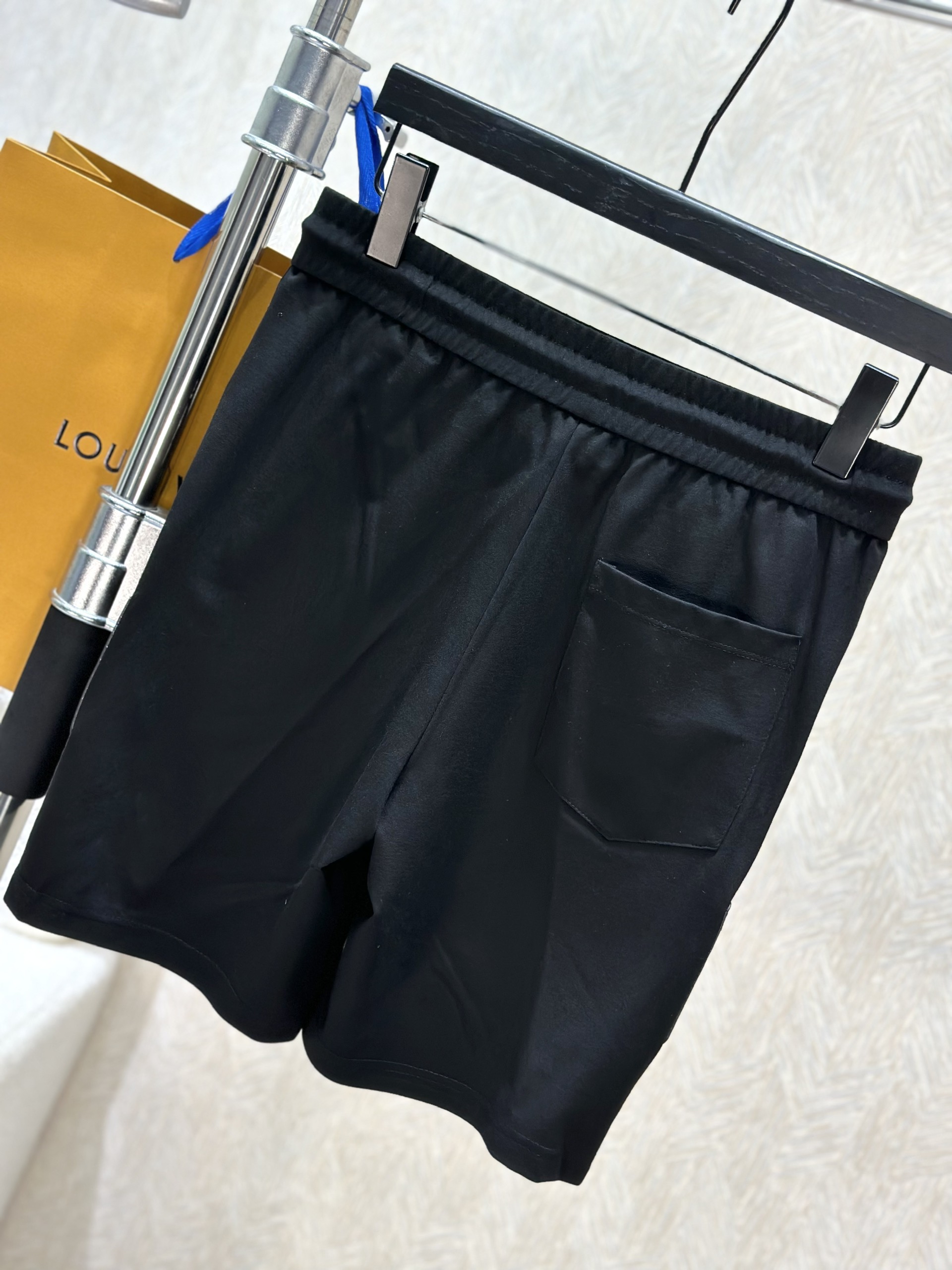 Quần short nỉ Chrome Heart CH Đen tag da đính logo sườn Like Auth 1-1 on web VTN